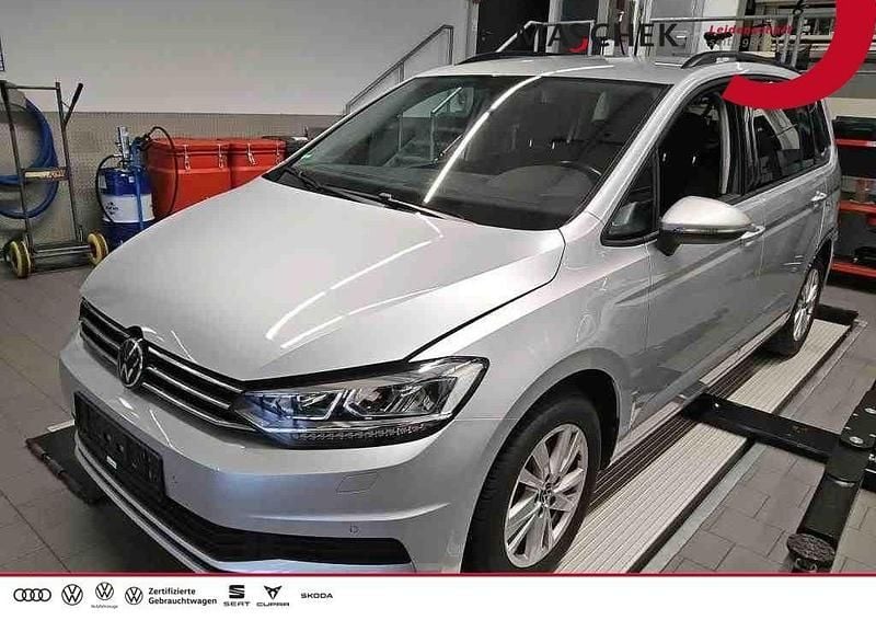 Reflexsilber metallic Gebraucht 2021 VW Touran Van / Kleinbus | 24.840 € (Guter Preis) - Bild 1/4
