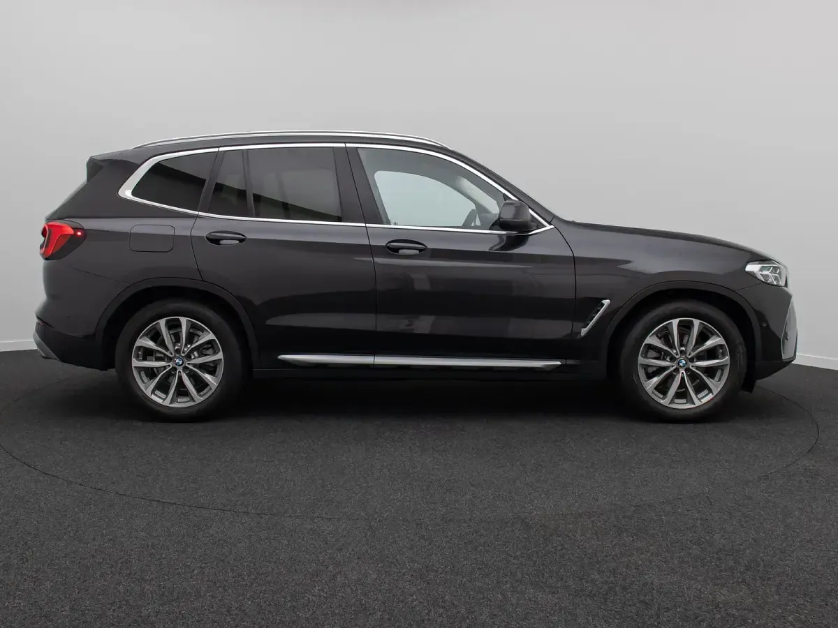 Gebraucht BMW X3 Sport Line 190 PS (139 kW) 2023 Sophistograu brillanteffekta9 SUV