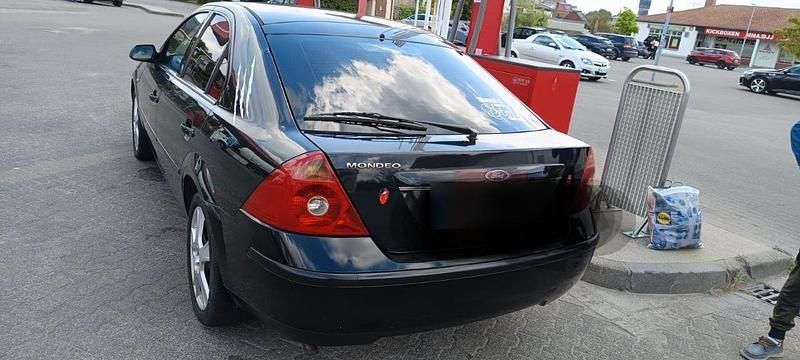 Usata Ford Mondeo 2001 Nero Utilitaria