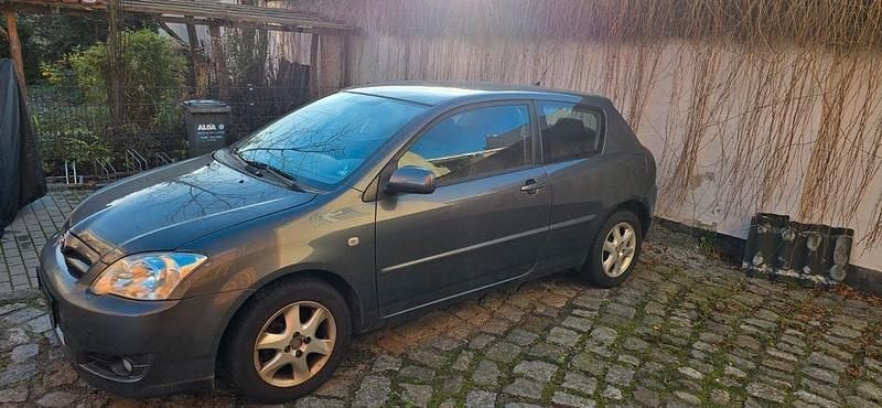 Grau Gebraucht 2006 Toyota Corolla Sol Limousine | 2.200 € (Superpreis) - Bild 1/4