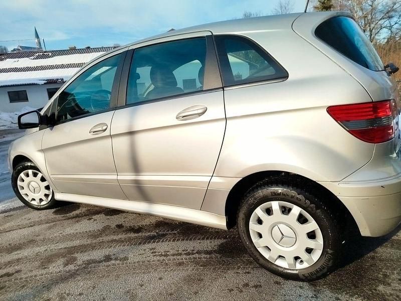 Gebraucht Mercedes B170 116 PS (85 kW) 2008 Silber Van / Kleinbus