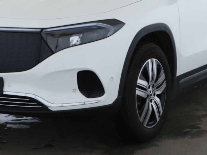 Gebraucht Mercedes EQA300 Advanced 167 kW (228 PS) 2024 Unilack polarweiss SUV