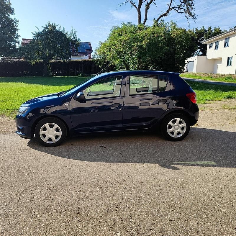 Blau Gebraucht 2016 Dacia Sandero Kleinwagen | 5.800 € - Bild 1/4