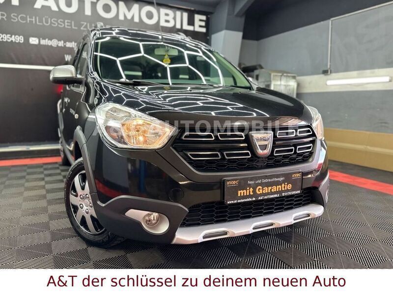 Schwarz Gebraucht 2017 Dacia Dokker Celebration Van | 8.290 € (Guter Preis) - Bild 1/4
