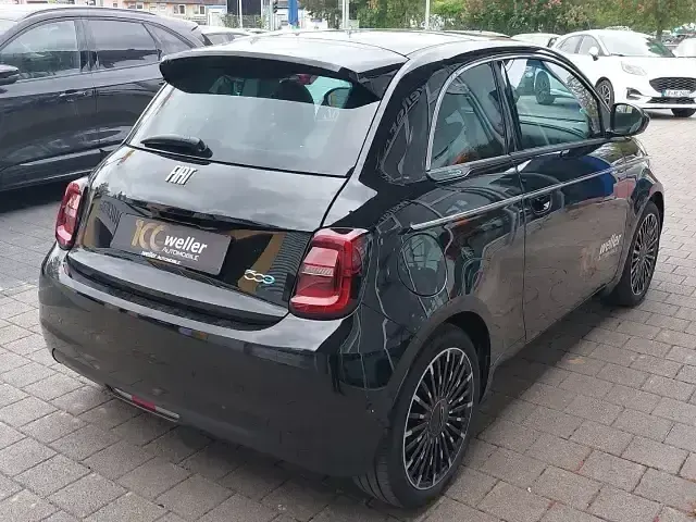 Gebraucht Fiat 500e La Prima 86 kW (118 PS) 2023 Onyx schwarz) (schwarz Limousine