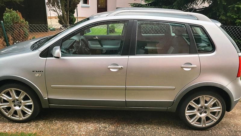 Grau Gebraucht 2005 VW Polo Cross Kleinwagen | 1.900 € (Guter Preis) - Bild 1/4