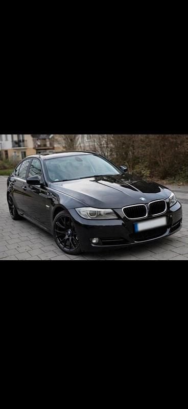 Gebraucht BMW 320 177 PS (130 kW) 2010 Schwarz Limousine