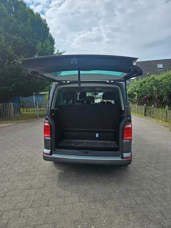 Gebraucht VW Multivan Comfortline 204 PS (150 kW) 2017 Grau Van / Kleinbus