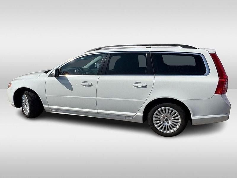 Gebraucht Volvo V70 Momentum 165 PS (121 kW) 2010 Weiß Kombi