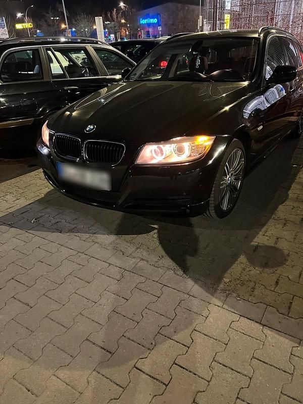 Gebraucht BMW 316 192 PS (141 kW) 2011 Schwarz Kombi
