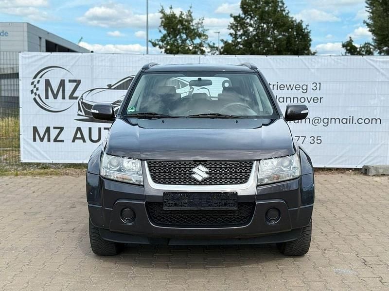 Grau Gebraucht 2012 Suzuki Grand Vitara SUV | 5.190 € (Guter Preis) - Bild 1/4