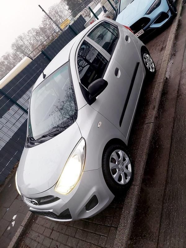 Gebraucht Hyundai i10 Style 87 PS (63 kW) 2013 Silber Kleinwagen