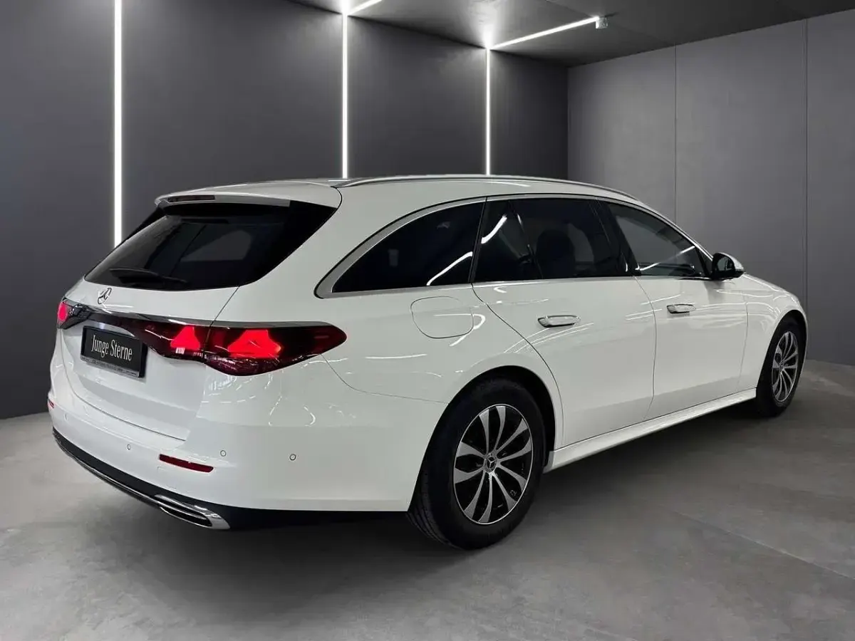 Gebraucht Mercedes E220 Avantgarde 197 PS (144 kW) 2025 Weiß Limousine