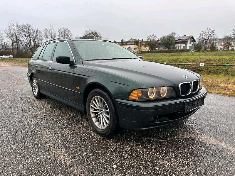 Grün Gebraucht 2002 BMW 520 Kombi | 1.290 € (Superpreis) - Bild 1/1