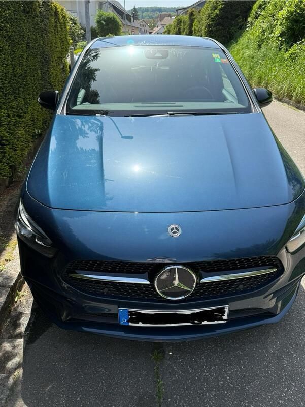Blau Gebraucht 2021 Mercedes B180 AMG Van / Kleinbus | 23.000 € (Superpreis) - Bild 1/4