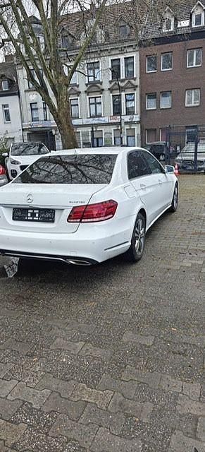 Gebraucht Mercedes E220 Avantgarde 194 PS (142 kW) 2016 Weiß Limousine