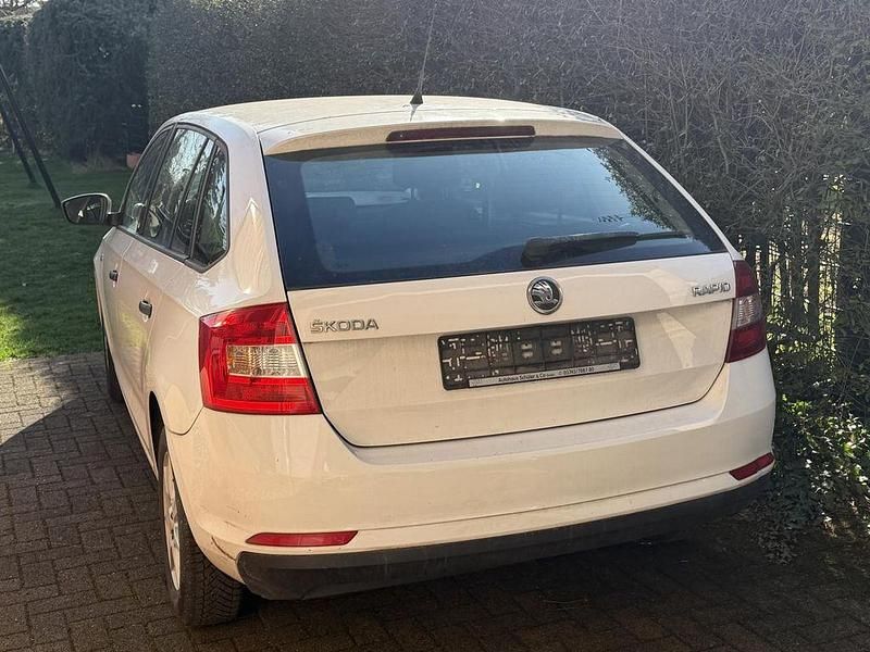 Gebraucht Skoda Rapid Ambition 75 PS (55 kW) 2014 Weiß Kleinwagen