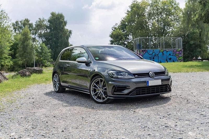 Grau Gebraucht 2017 VW Golf R Coupé | 24.490 € (Etwas zu teuer) - Bild 1/4