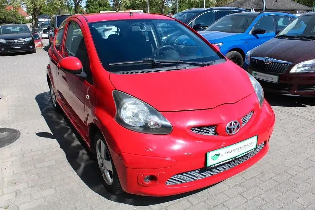 Gebraucht Toyota Aygo Basis 68 PS (50 kW) 2005 Rot Kleinwagen