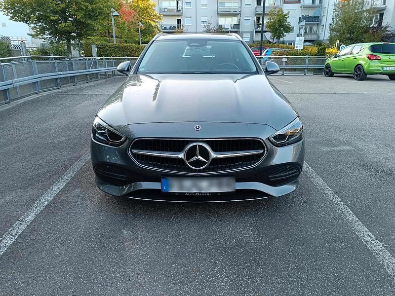Grau Gebraucht 2022 Mercedes C180 Avantgarde Kombi | 29.200 € - Bild 1/4