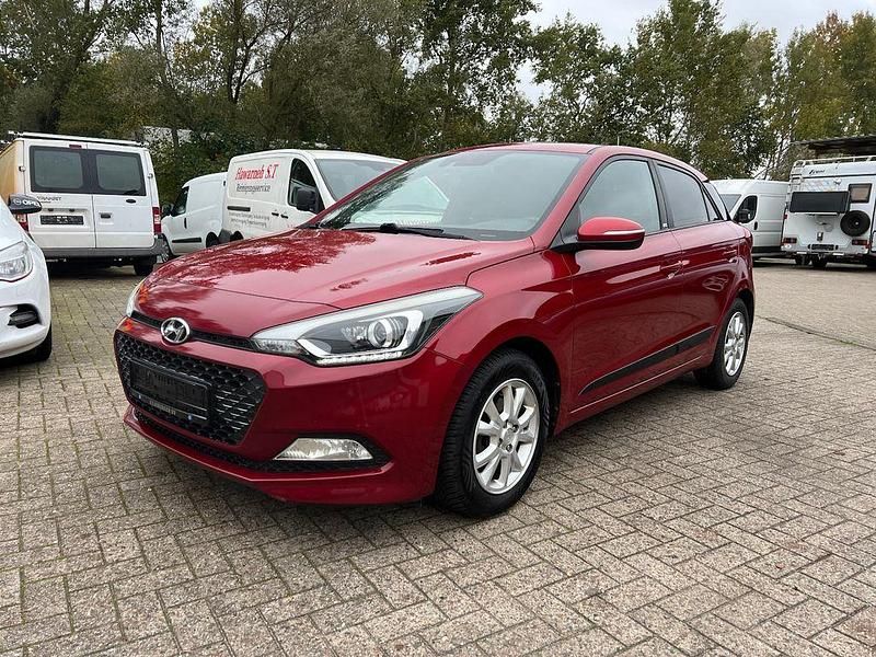 Rot Gebraucht 2017 Hyundai i20 Passion Kleinwagen | 6.999 € (Fairer Preis) - Bild 1/4