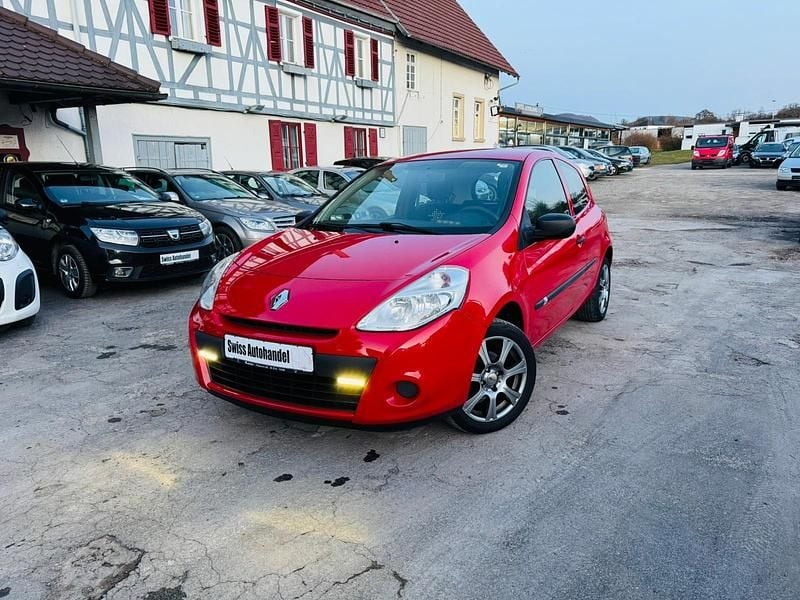 Gebraucht Renault Clio III 75 PS (55 kW) 2012 Rot Kleinwagen