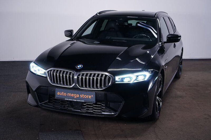 Black metallic Gebraucht 2023 BMW 330e M Sport Limousine | 33.449 € (Guter Preis) - Bild 1/4