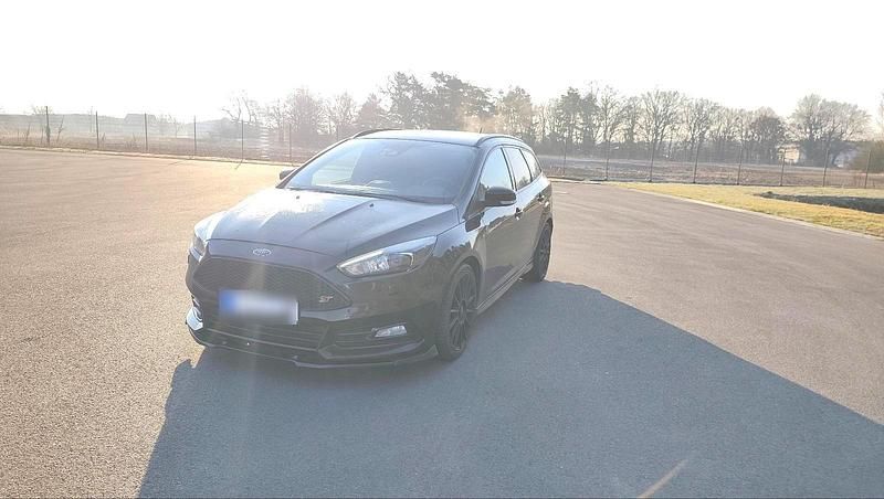Gebraucht Ford Focus ST 250 PS (183 kW) 2017 Schwarz Kombi
