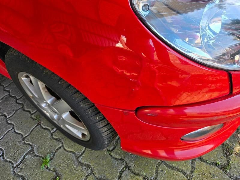 Gebraucht Peugeot 206 108 PS (79 kW) 2006 Rot Cabrio