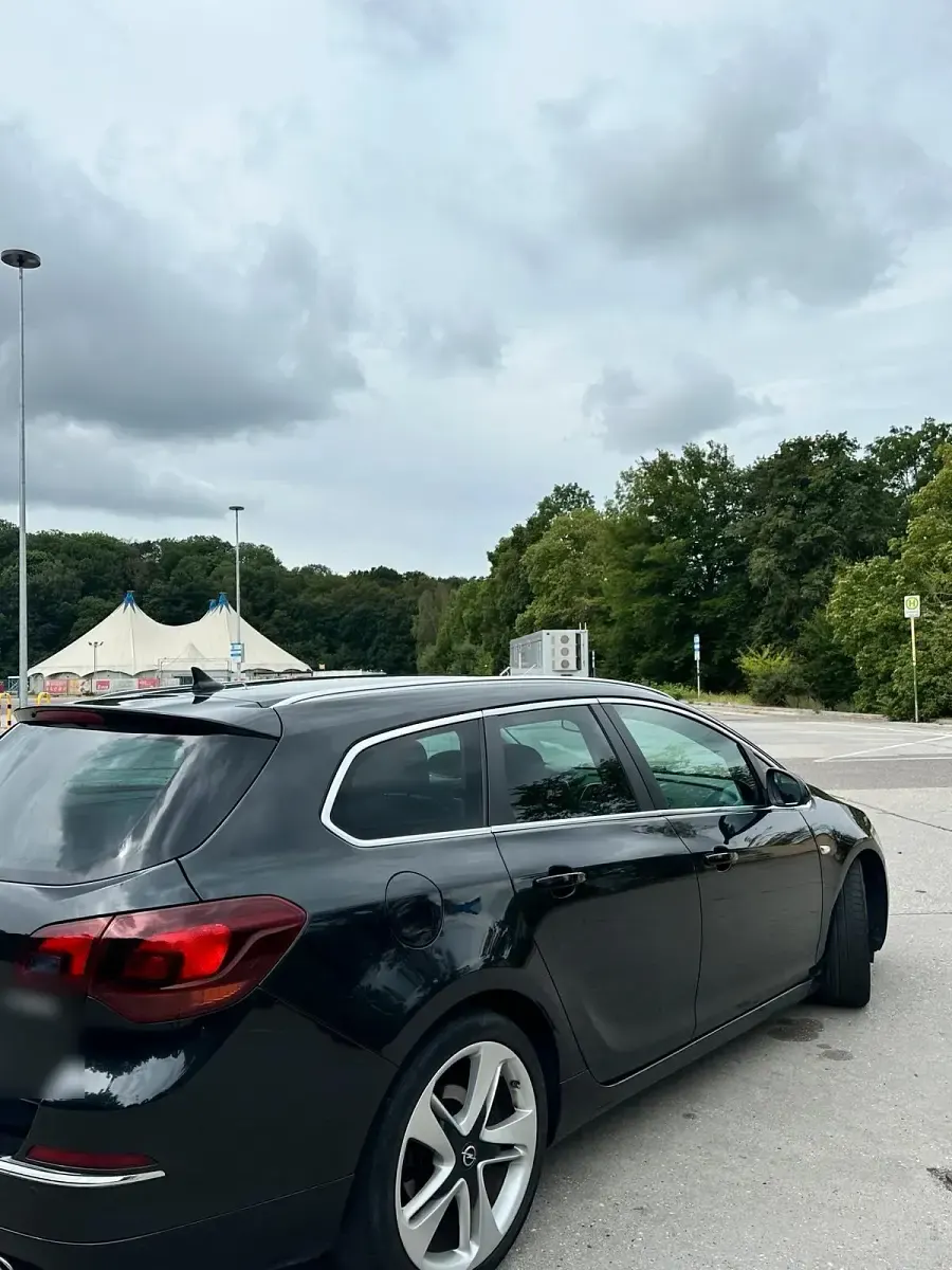 Gebraucht Opel Astra 194 PS (142 kW) 2014 Schwarz Kombi