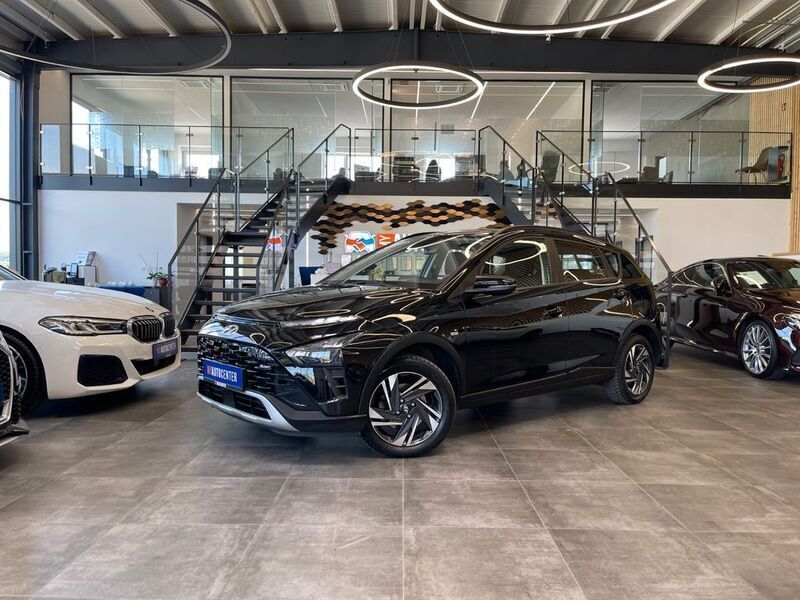 Schwarz Gebraucht 2022 Hyundai Bayon Trend SUV | 17.999 € (Guter Preis) - Bild 1/4