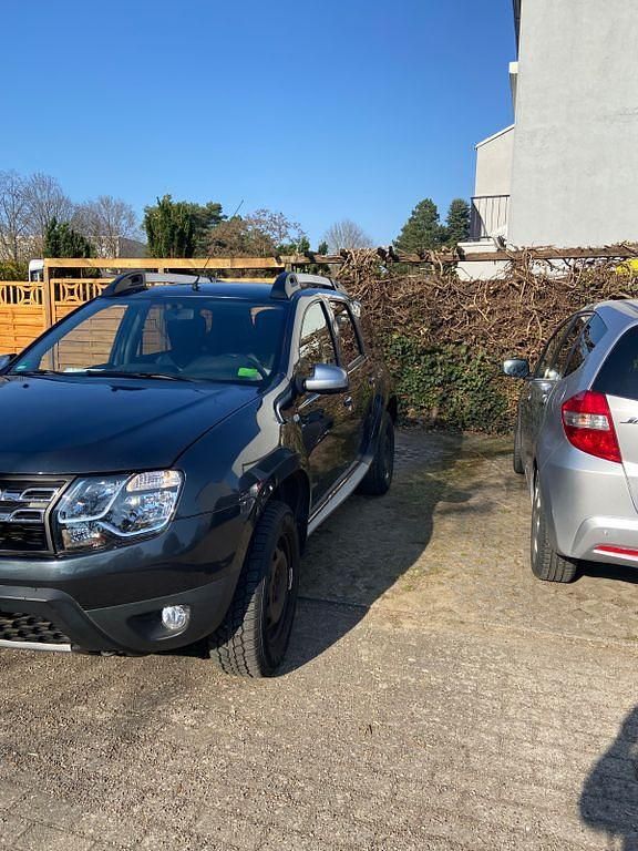 Gebraucht Dacia Duster Lauréate 114 PS (83 kW) 2017 Grau SUV