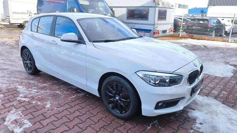 Weiß Gebraucht 2018 BMW 118 Advantage Kleinwagen | 13.800 € (Fairer Preis) - Bild 1/4