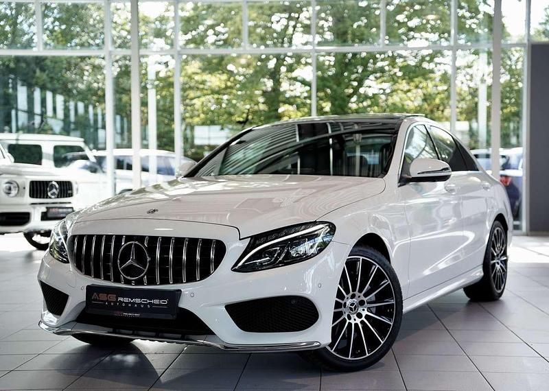 Weiß Gebraucht 2017 Mercedes C200 AMG line Limousine | 25.900 € (Teuer) - Bild 1/3