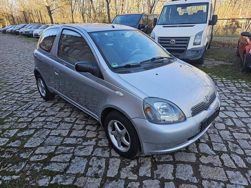 Silber Gebraucht 2000 Toyota Yaris Kleinwagen | 1.699 € (Fairer Preis) - Bild 1/4