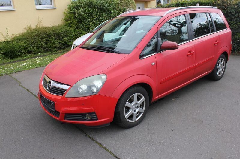 Rot Gebraucht 2007 Opel Zafira Sport Van / Kleinbus | 990 € (Superpreis) - Bild 1/4