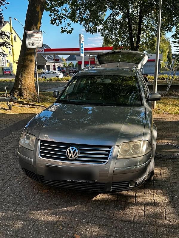 Silber Gebraucht 2003 VW Passat Kleinwagen | 1.200 € (Superpreis) - Bild 1/4