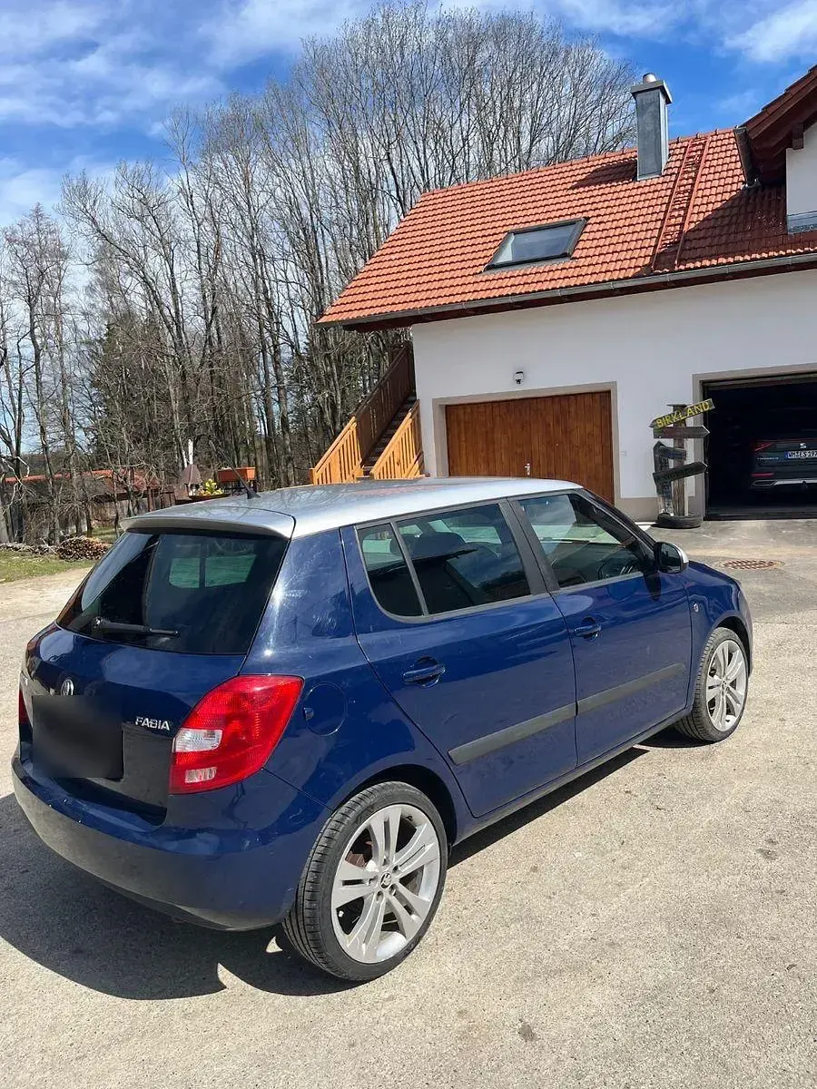 Gebraucht Skoda Fabia Active 86 PS (63 kW) 2013 Blau Kleinwagen