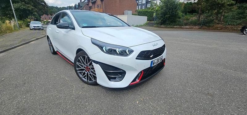 Weiß Gebraucht 2023 Kia ProCeed Kleinwagen | 29.000 € (Fairer Preis) - Bild 1/4