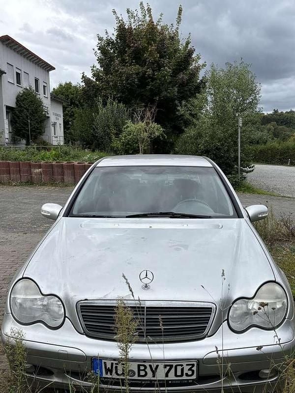 Grau Gebraucht 2002 Mercedes C180 Limousine | 1.500 € (Superpreis) - Bild 1/4