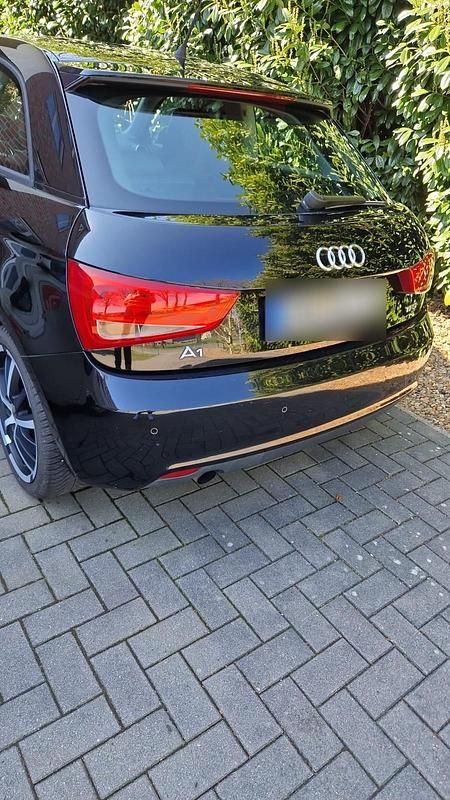 Second-hand Audi A1 Design 84 CP (61 kW) 2011 Negru Hatchback
