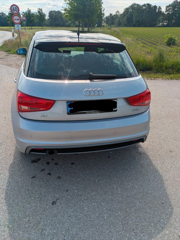 Gebraucht Audi A1 Sportback Admired 86 PS (63 kW) 2015 Silber Kleinwagen