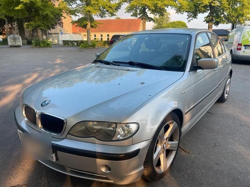 Silber Gebraucht 2003 BMW 330 Limousine | 2.000 € - Bild 1/4