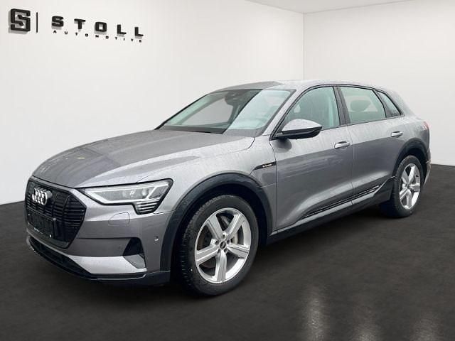 Grau Gebraucht 2021 Audi e-tron Ambiente SUV | 26.990 € (Superpreis) - Bild 1/4