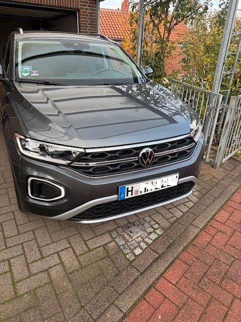 Grau Gebraucht 2024 VW T-Roc Goal SUV | 28.000 € (Superpreis) - Bild 1/4
