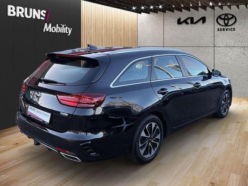 Gebraucht Kia Ceed Sportswagon Spirit 141 PS (103 kW) 2021 Zilinaschwarz m Kombi