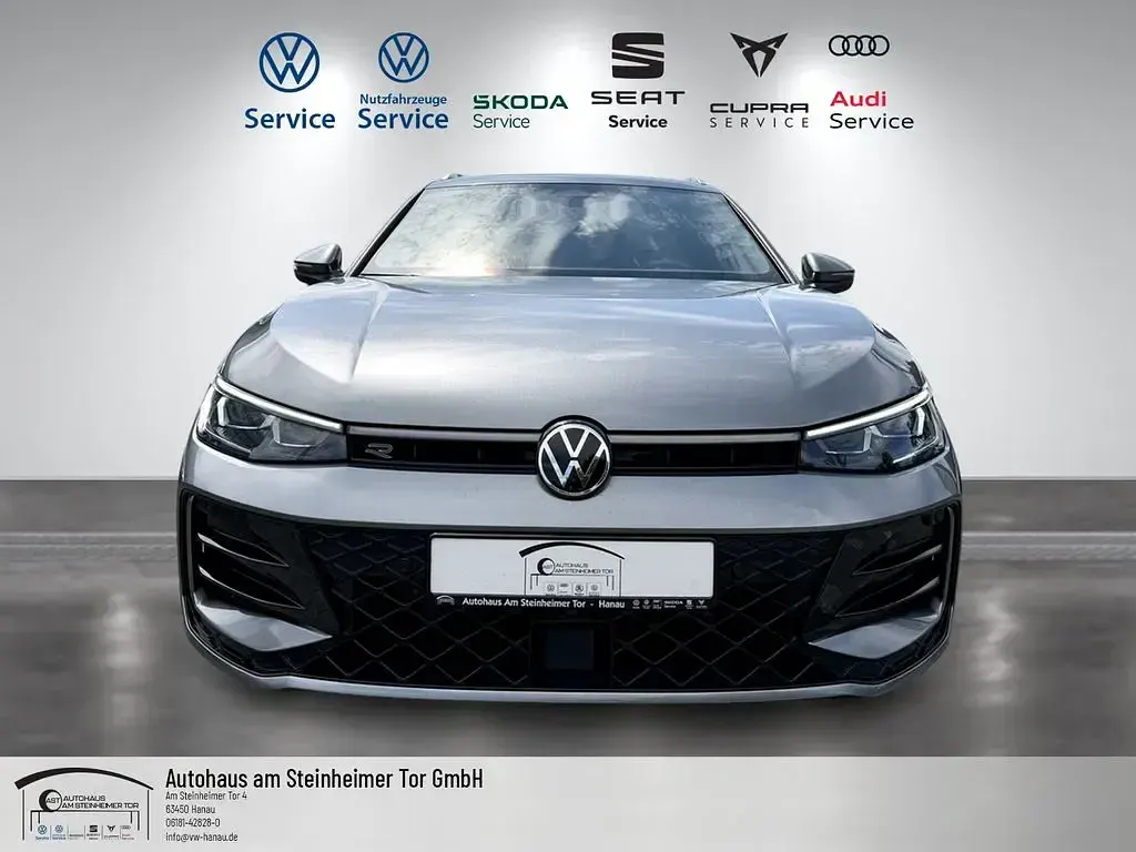 Gebraucht VW Passat R-line 150 PS (110 kW) 2025 Grau Kombi