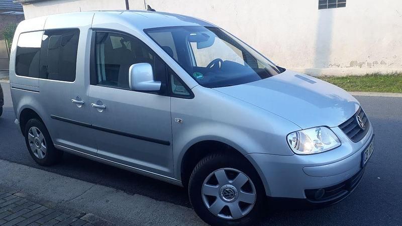 Silber Gebraucht 2010 VW Caddy Team Van / Kleinbus | 8.800 € (Fairer Preis) - Bild 1/4