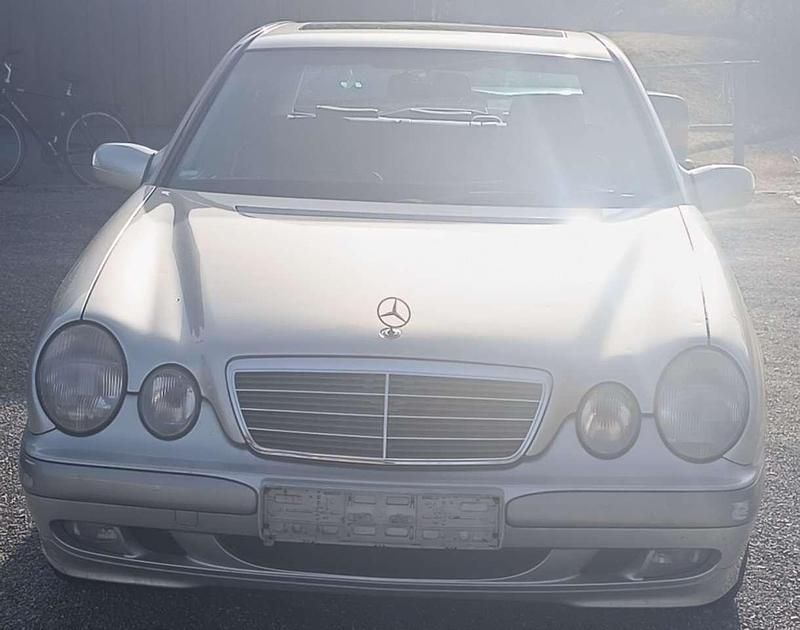 Gebraucht Mercedes E200 Classic 136 PS (100 kW) 1999 Limousine