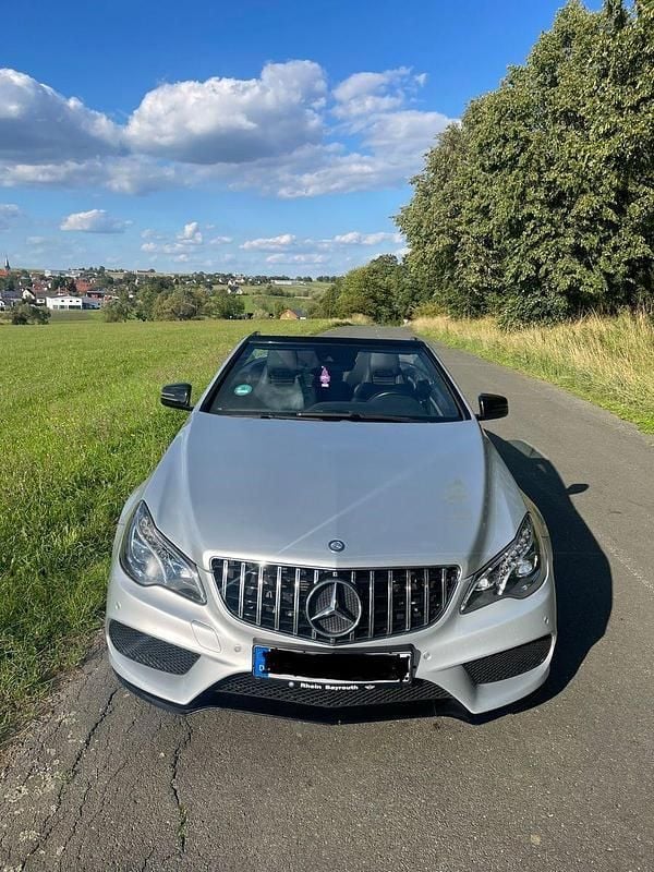 Silber Gebraucht 2016 Mercedes E220 Sport Edition Cabrio | 18.400 € - Bild 1/4